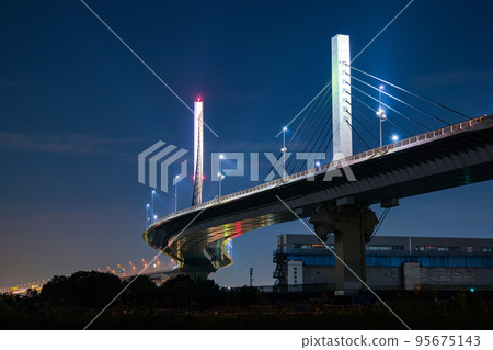 葛飾區,東京葛飾豎琴橋在晚上 葛飾區,東京葛飾豎琴橋在晚上 95675143