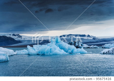 Blue iceberg floating in Jokulsarlon glacier lagoon at Vatnajokull national park, Iceland 95675416