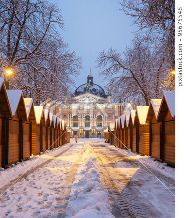 Lviv State Academic Theatre of Opera and Ballet 95675548