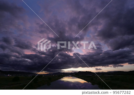 Autumn dawn sky with high clouds at sunrise / Super wide angle / Sky main / 221011am Autumn dawn sky with high clouds at sunrise / Super wide angle / Sky main / 221011am 95677282