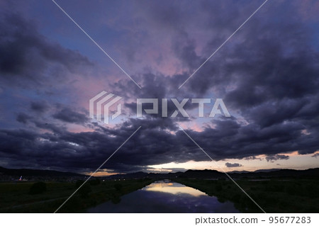 Autumn dawn sky with high clouds at sunrise / Super wide angle / Sky main / 221011am 95677283