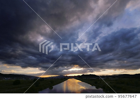 Refreshing autumn morning sky with high clouds and reflected river surface, super wide angle, mainly sky, 221011am Refreshing autumn morning sky with high clouds and reflected river surface, super wide angle, mainly sky, 221011am 95677647