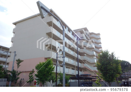京王線仙川站附近的綠丘住宅區 京王線仙川站附近的綠丘住宅區 95679378