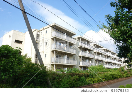 Toei Sengawa Apartment in Chofu, Tokyo (Midorigaoka Housing Complex) Toei Sengawa Apartment in Chofu, Tokyo (Midorigaoka Housing Complex) 95679383