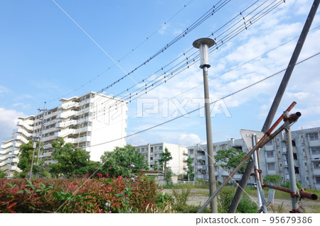 Toei Sengawa Apartment in Chofu, Tokyo (Midorigaoka Housing Complex) 95679386