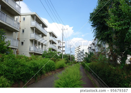 Toei Sengawa Apartment in Chofu, Tokyo (Midorigaoka Housing Complex) Toei Sengawa Apartment in Chofu, Tokyo (Midorigaoka Housing Complex) 95679387