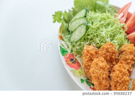 Everyone loves fried oysters 95680237