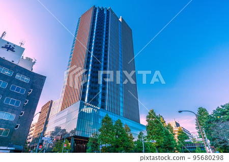 Tokyo cityscape in Japan October. Overlooking Comore Yotsuya facing Sotobori Street in front of Yotsuya Station 95680298