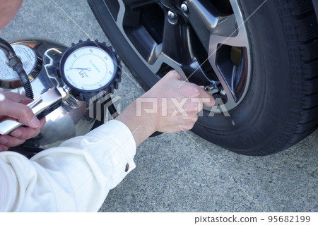 Check tire pressure Check tire pressure 95682199