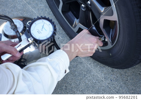 Check tire pressure 95682201
