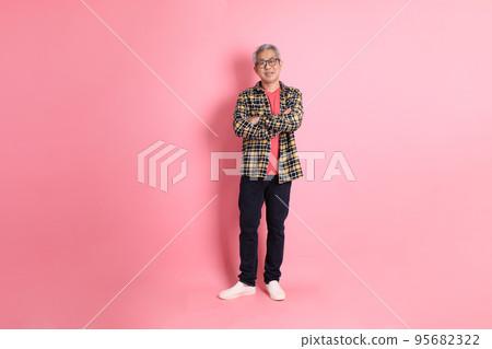 Casual Senior Man Casual Senior Man 95682322