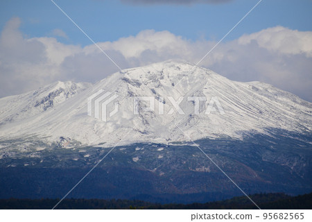 秋天的雪峰大雪山 95682565