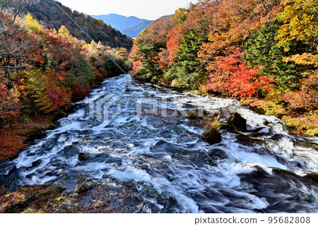 Crown waterfall 95682808