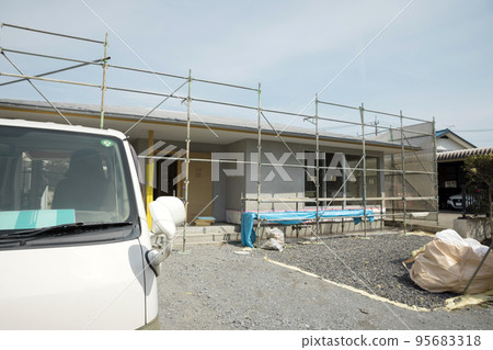 新建的單層建築在施工中的外觀 95683318