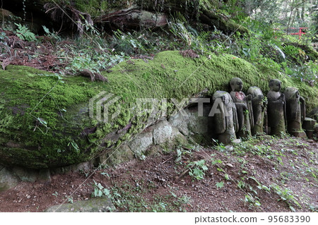 Rotten but still standing Rokujizo Rotten but still standing Rokujizo 95683390