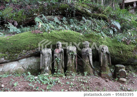 Rotten but still standing Rokujizo 95683395