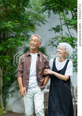 Senior couple travel Senior couple travel 95683731