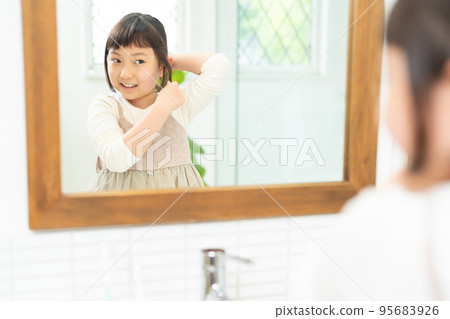 兒童浴室髮型 95683926