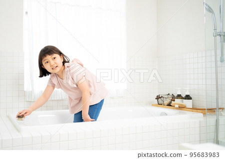 Girl helping to clean the bath 95683983