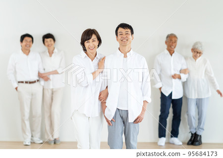 中年老年夫婦 95684173