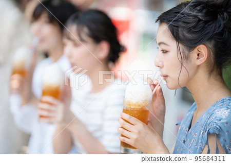 Girls trip Kyoto trip cafe 95684311