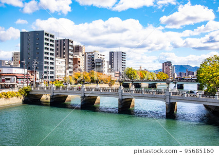 A view of Enko Bridge and Kojin Bridge in the east from Ekimae Ohashi Bridge on the south side of Hiroshima Station. The mountains in the distance are picturesque mountains. Hiroshima A view of Enko Bridge and Kojin Bridge in the east from Ekimae Ohashi Bridge on the south side of Hiroshima Station. The mountains in the distance are picturesque mountains. Hiroshima 95685160