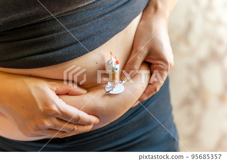 Diet female stomach waist sweets Diet female stomach waist sweets 95685357