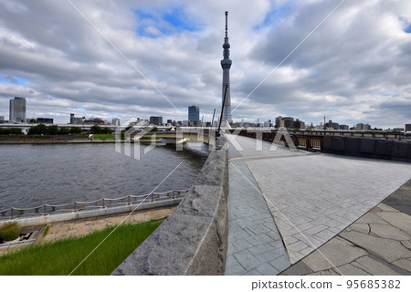 Afternoon scenery of Sakura Bridge over the Sumida River 95685382