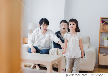 Parents having trouble disciplining their children Parents having trouble disciplining their children 95685545