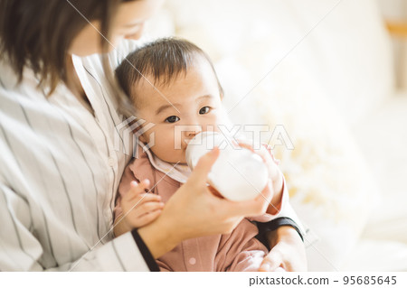 baby and mom drinking milk 95685645