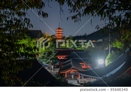 夜晚的世界遺產宮島 夜晚的世界遺產宮島 95686340