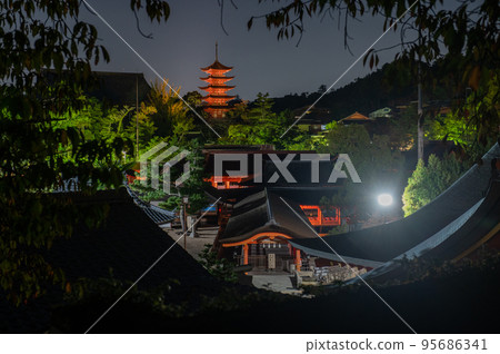 夜晚的世界遺產宮島 夜晚的世界遺產宮島 95686341