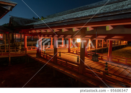 夜晚的世界遺產宮島 夜晚的世界遺產宮島 95686347