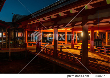 夜晚的世界遺產宮島 夜晚的世界遺產宮島 95686348