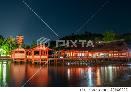 夜晚的世界遺產宮島 夜晚的世界遺產宮島 95686362