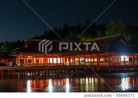 夜晚的世界遺產宮島 夜晚的世界遺產宮島 95686371