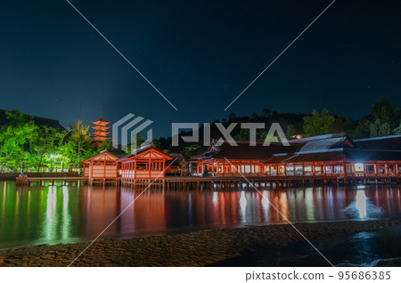 World heritage Miyajima at night 95686385