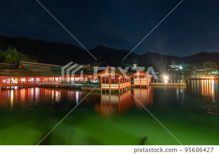 World heritage Miyajima at night 95686427