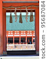 Kyoto: The scenery seen from the temple gate 95687084