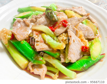 中式家常菜・有機花菜炒蘆筍（中式炒有機花椰菜和蘆筍） 95687110