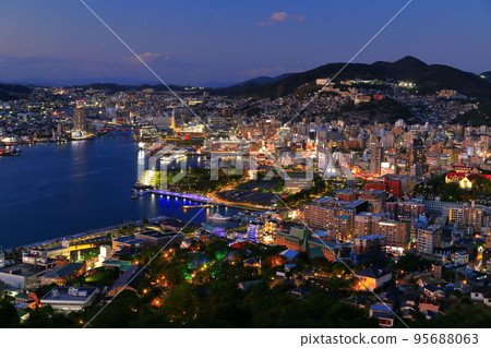 [長崎縣]從鍋館山展望台看到的長崎夜景 95688063