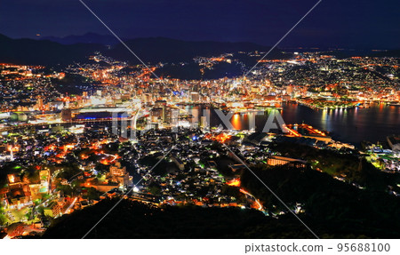 [長崎縣]從長崎山頂天文台的長崎夜景 95688100