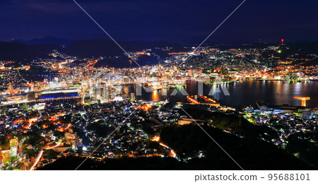 [長崎縣]從長崎山頂天文台的長崎夜景 95688101