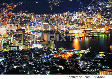 [長崎縣]從長崎山頂天文台的長崎夜景 95688102