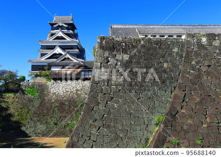 [Kumamoto Prefecture] Kumamoto Castle in sunny weather and two stone walls 95688140