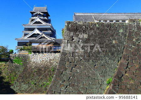 [熊本縣] 陽光明媚的熊本城和兩堵石牆 95688141