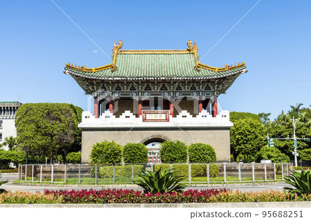 Old building view of the Jingfumen (East Gate) in Taipei, Taiwan. Built in the 8th year of Emperor Guangxu of the Qing Dynasty. 95688251