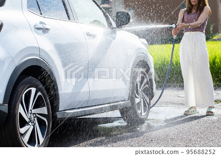 洗車洗車的女人 洗車洗車的女人 95688252