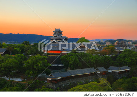 [熊本縣]熊本城的夜景 95688367