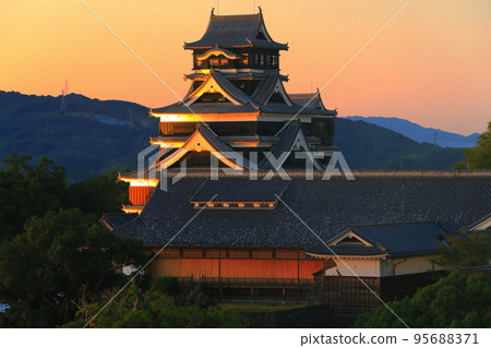 [熊本縣]熊本城的夜景 95688371